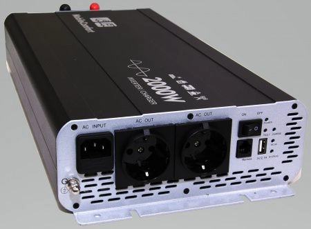 Инвертор MobileComfort S2024-BC, 2000Вт, 24В, чистый синус,  розетка 230V, встроенное зарядное устройство 10А, схема приоритетов 230V, функция бесперебойника, USB выход, в комплекте настенная панель управления
