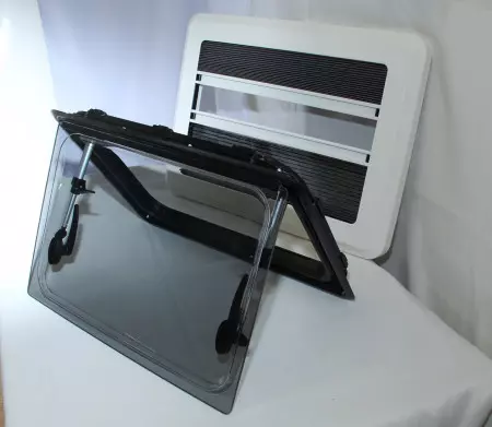 MobileComfort W9060R3, 900*600mm, Окно откидное для транспортных средств, шторка рулонная, антимаскитка